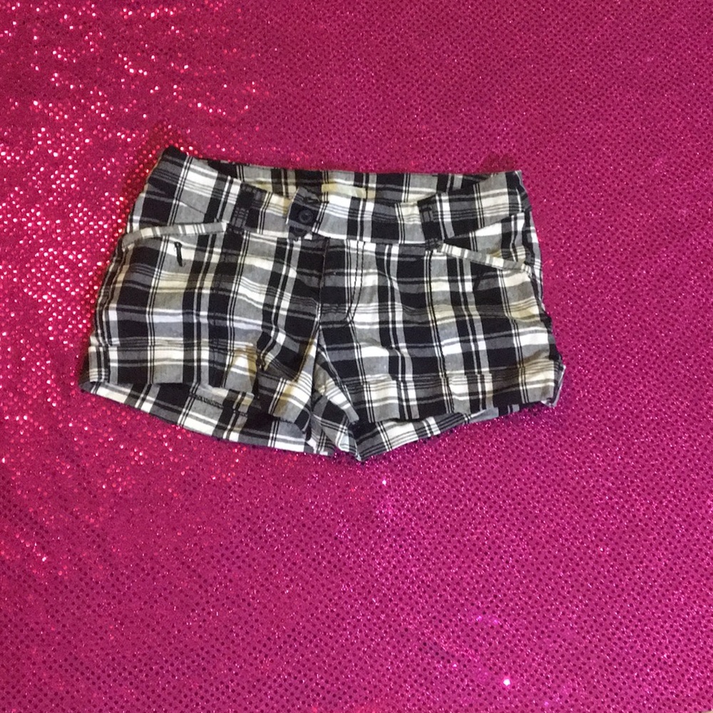 Plaid black and white shorts